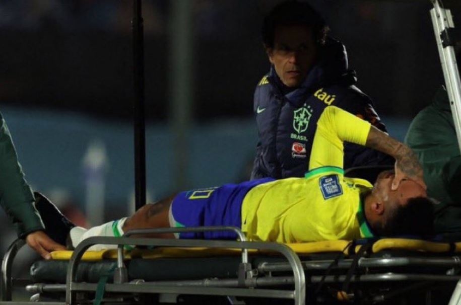 Neymar Tinggalkan Lapangan Sambil Menangis, Dokter Belum Pasti Soal Cedera Sang Penyerang