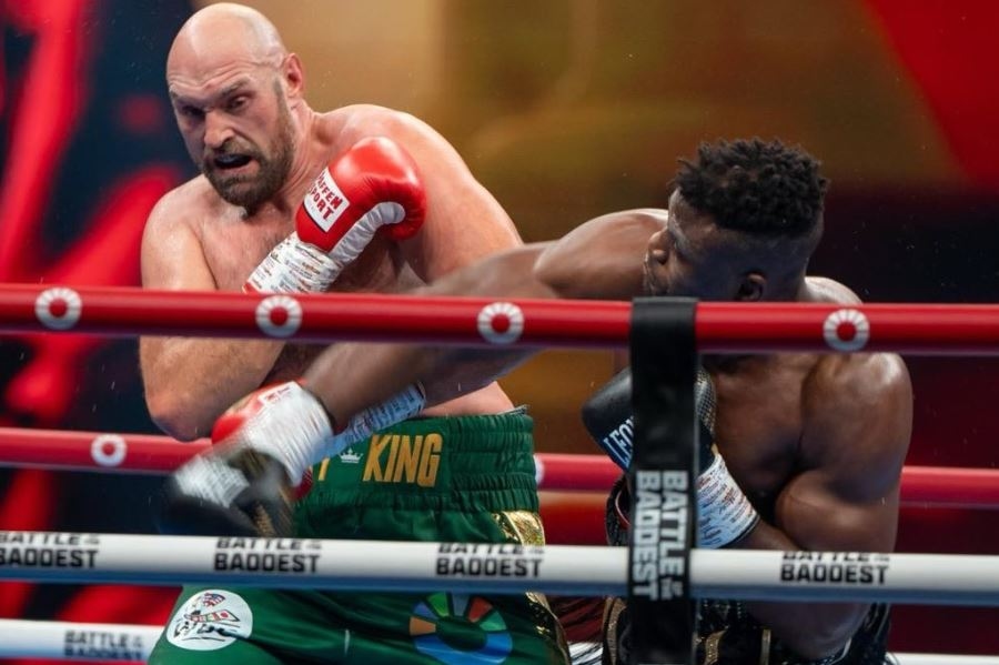 Meski Mata Lebam Dipukul Francis Ngannou, Tyson Fury Tegaskan Siap Lawan Oleksandr Usyk