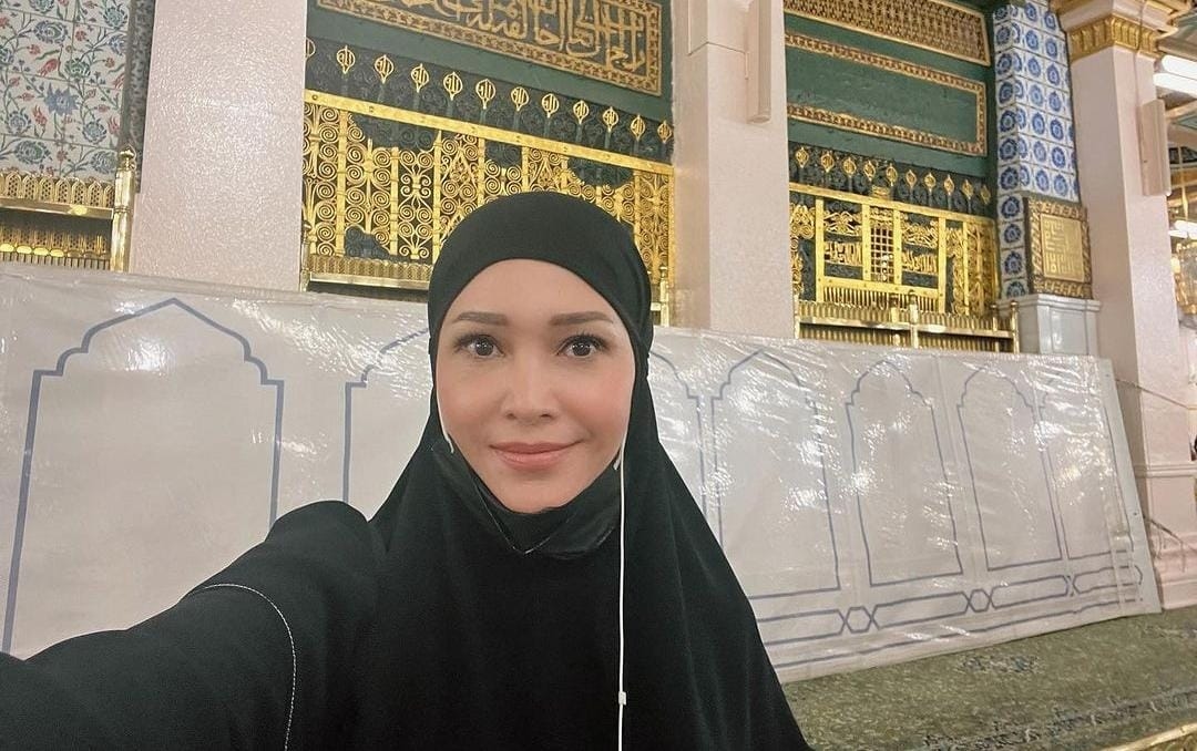 Jalani Ibadah Umrah, Maia Estianty Tiba-Tiba Berubah Profesi