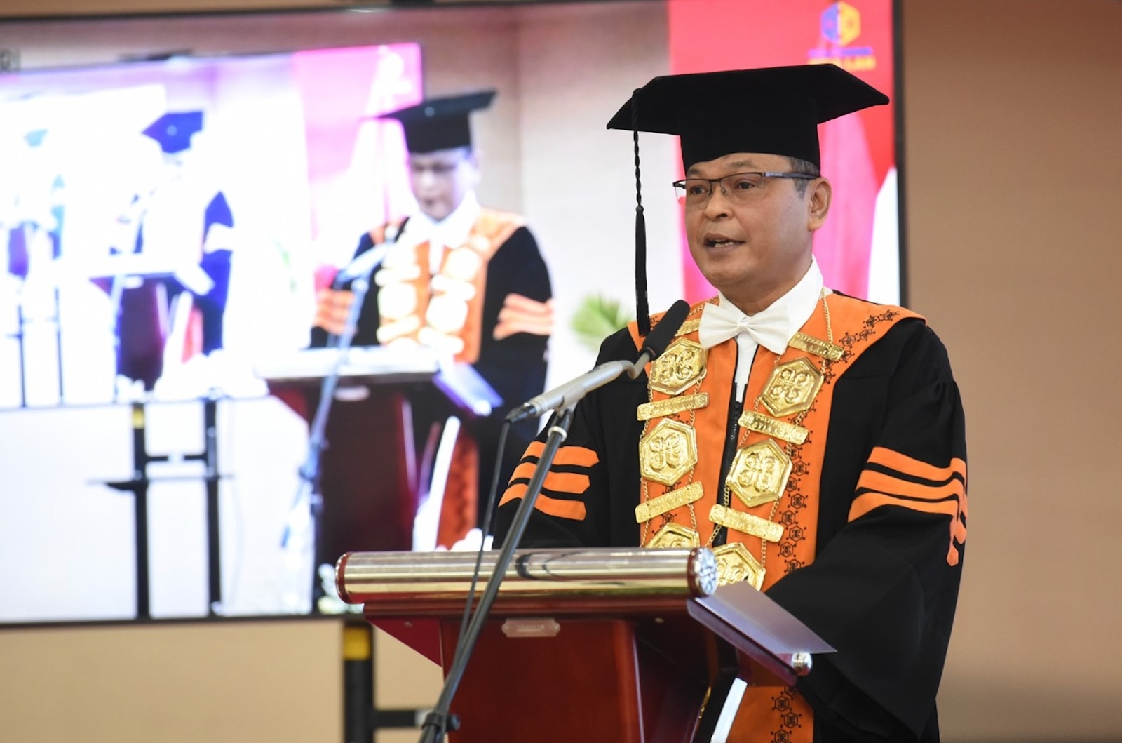 Dikukuhkan Sebagai Guru Besar Bidang Ilmu Administrasi Publik, Kepala LAN: Reformasi Birokrasi Jalan Di Tempat