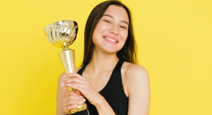 Ini Arti Trophy Wife Yang Viral Di TikTok, Tanda Jadi Istri Kebanggaan Dan Dipamerkan Oleh Suami