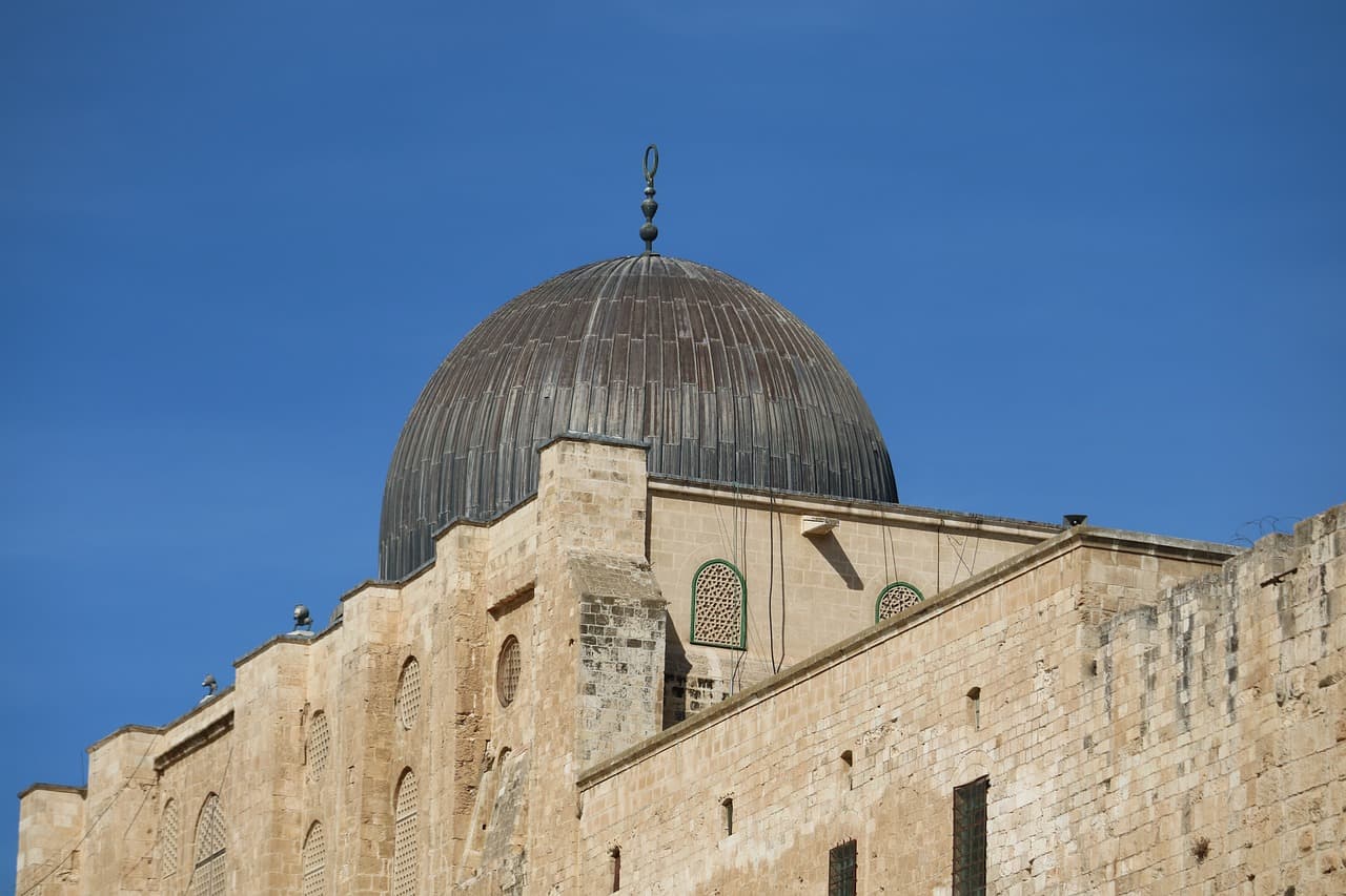 Tafsir Surah Al-Ma'idah Ayat 21: Yerussalem Bukan Milik Zionis Israel, Tetapi Milik Orang-orang Mukmin