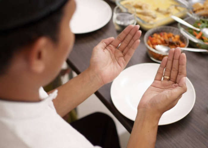 Sering Lupa Berdoa Sebelum Makan? Berikut Doa Pengganti Agar Makanan Tetap Penuh Berkah