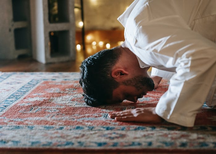Bolehkah Menambahkan Doa Sendiri pada Sujud Terakhir dalam Salat? Berikut Penjelasannya