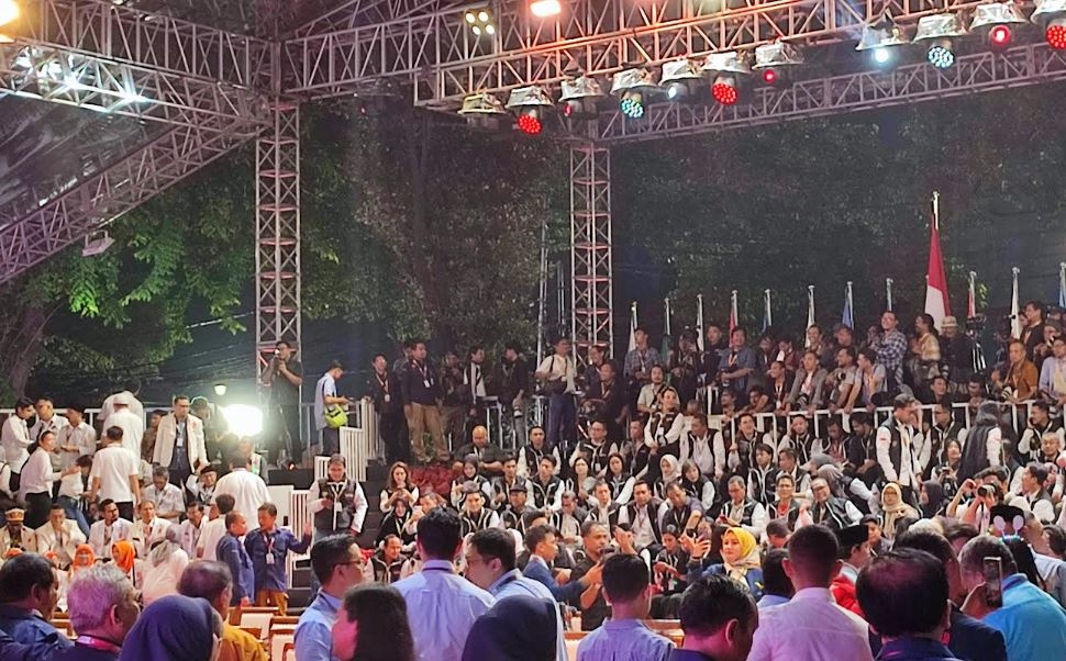 Pendukung 3 Paslon Capres-Cawapres Adu Yel-yel Jelang Pengundian Nomor Urut