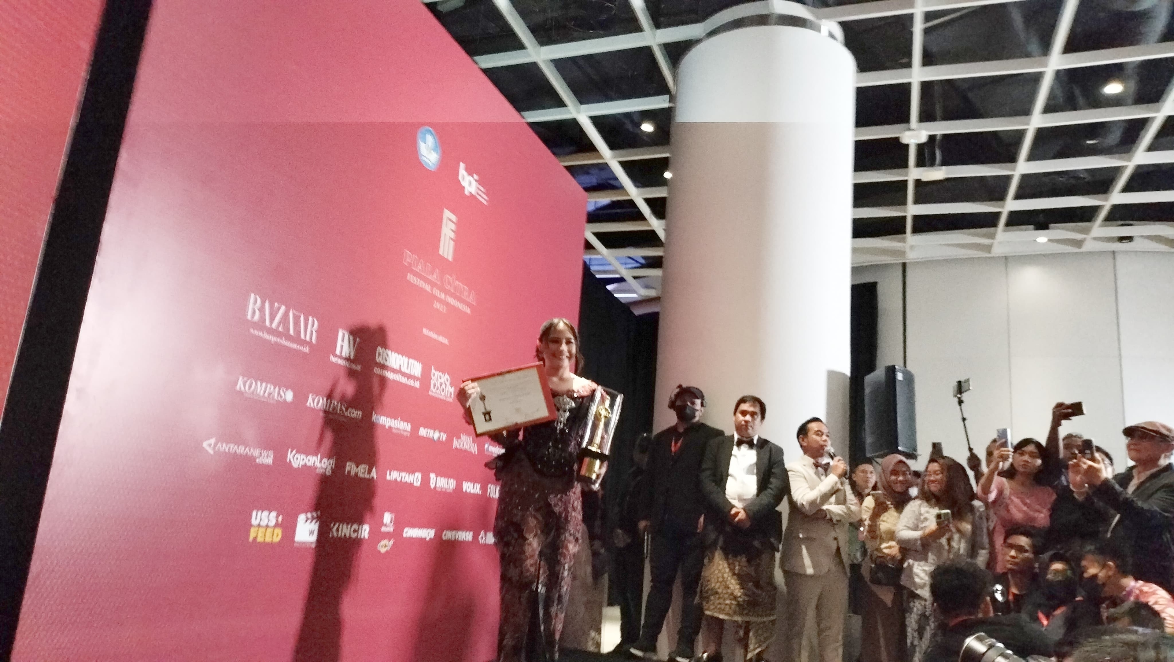 Sabet Piala Pemeran Pendukung Perempuan Terbaik, Prilly Latuconsina: Aku Gak Yakin Menang