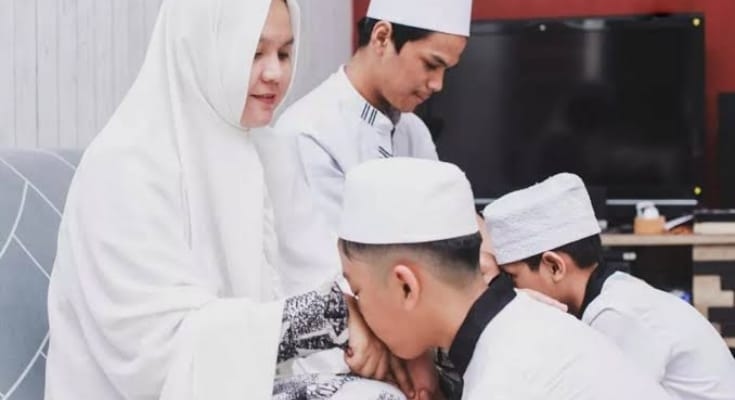 Kaesang Ketahuan Sungkem Ke Megawati, Makna Sungkeman Sebagai Tanda Orang Tersebut Takut?