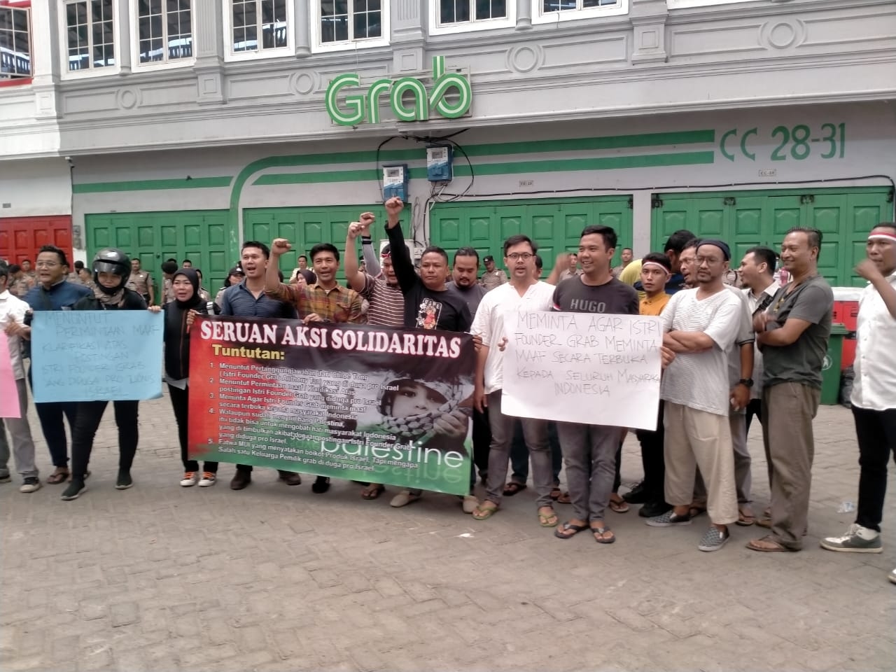 Dipicu Unggahan Pro Israel Istri Si Bos, Aksi Massa Serukan Boikot Grab Meluas