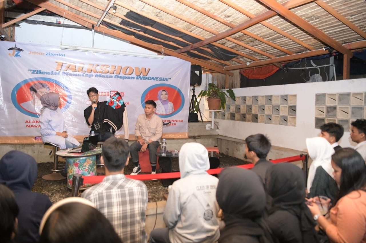 Alam Ganjar Bagikan Informasi Seputar Dunia Perkuliahan Kepada Pelajar Di Bandung