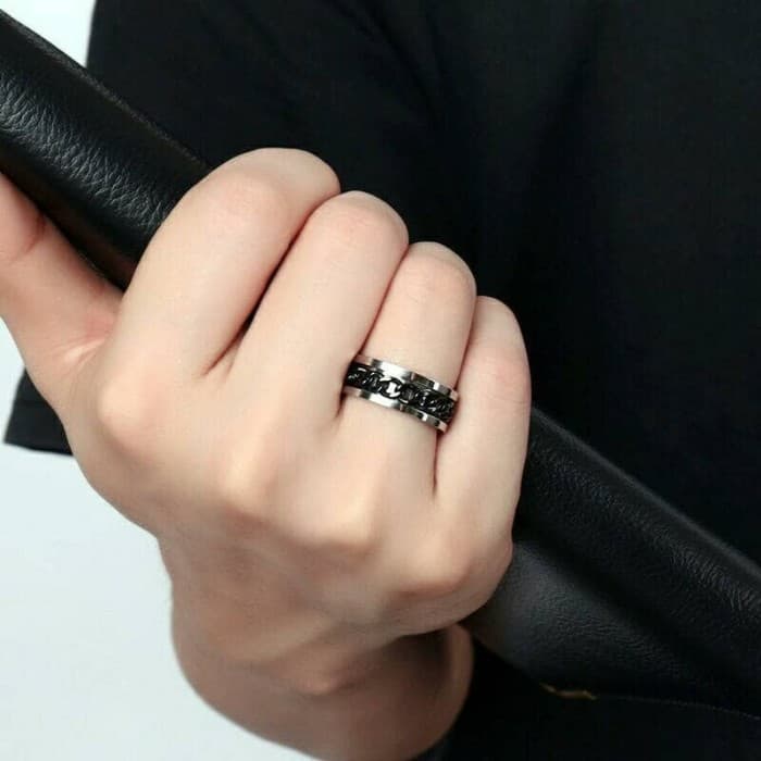 Larangan Pria Muslim Memakai Cincin di Jari Tengah, Ketahui Jari yang Diperbolehkan