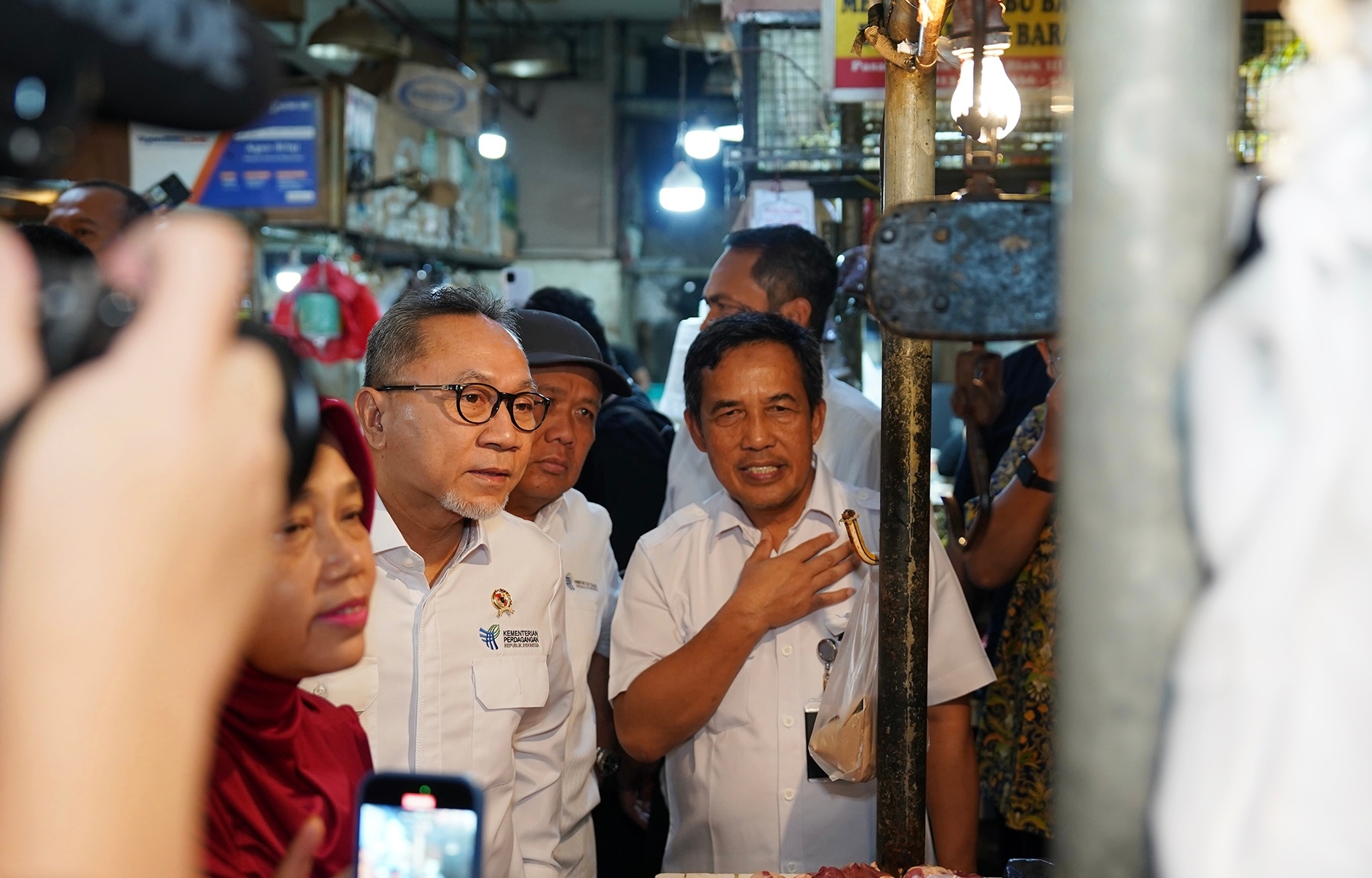 Kunjungi Pasar Senen Jakarta, Mendag Zulhas: Antisipasi Nataru, Pemerintah Jamin Stok Bapok Aman dengan Harga Terjangkau