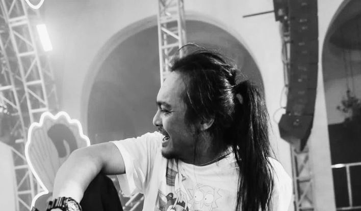 Angin Ribut Menerpa Rumah Tangga Stevie Item? Saling Unfollow Dengan Istri