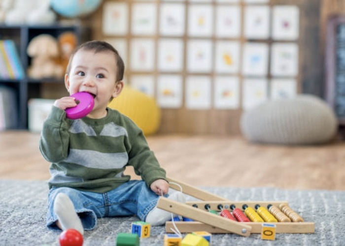 5 Mainan Menarik untuk Meningkatkan Kemampuan Pendengaran Bayi