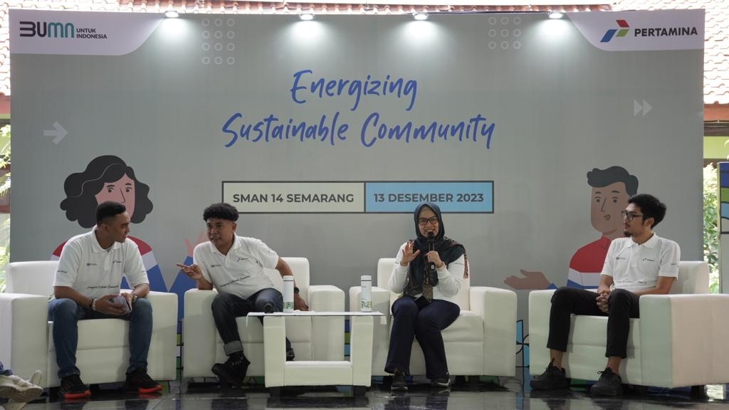 Edukasi Generasi Muda Peduli Lingkungan Melalui Sekolah Energi Berdikari di Semarang