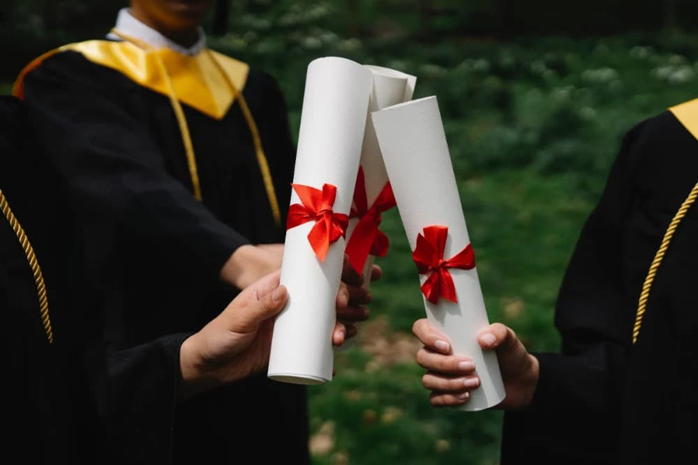 Cek Fakta: Viral Ijazah Pria Dibakar Mantan Pacarnya, Apakah Bisa Dicetak Ulang?