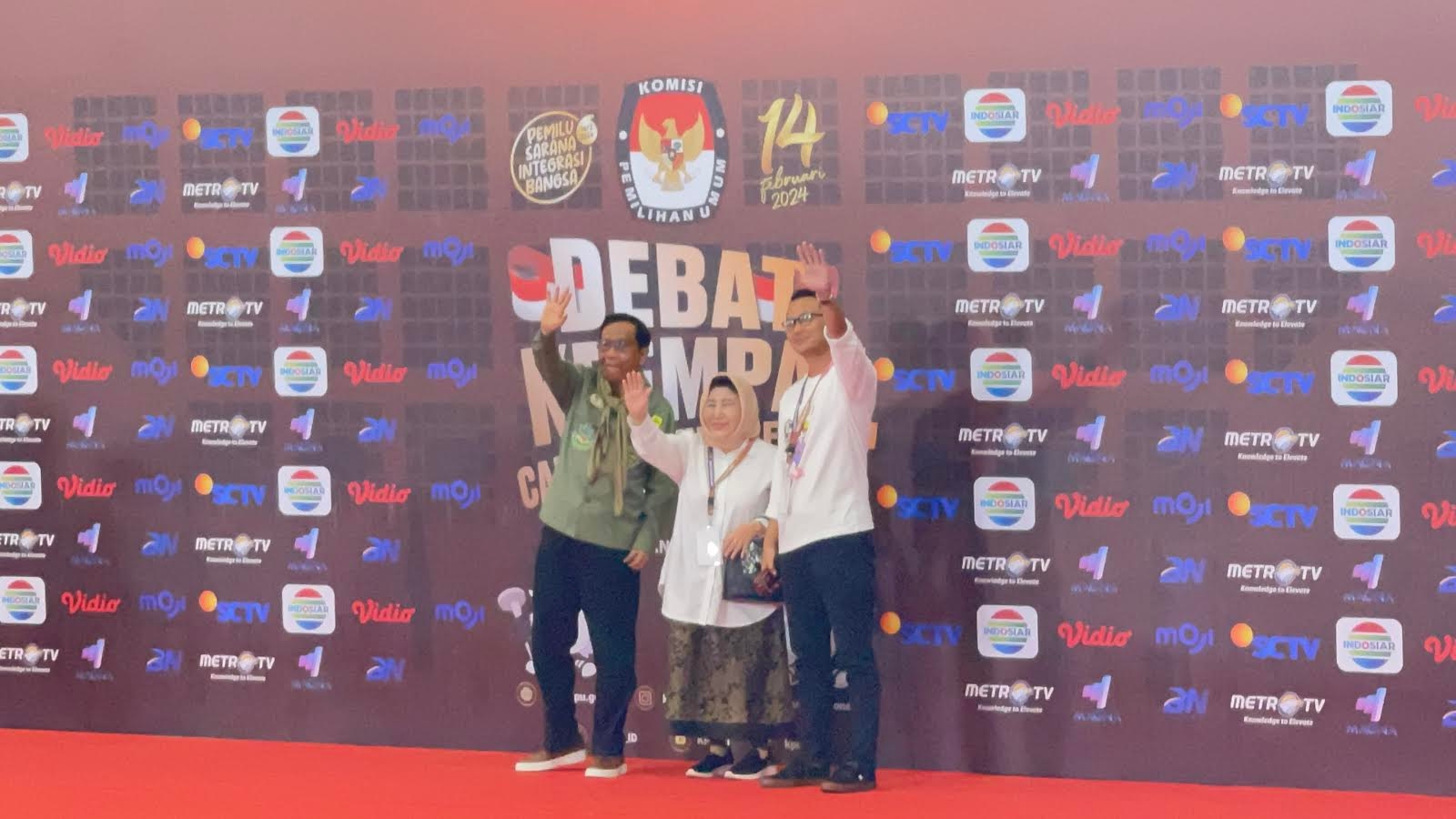 Debat Keempat: Ganjar-Mahfud Kenakan Busana Khas Pecinta Alam