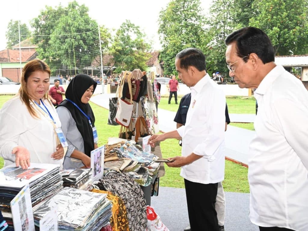 Jokowi Yakin Produk Nasabah Mekaar Laku di Pasar Global: Sangat Murah dan Kompetitif