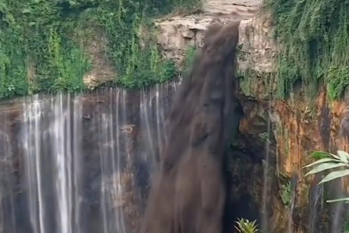 Niat Wisata di Air Terjun, Sejumlah Wisatawan Malah Terjebak Banjir Lahar Semeru