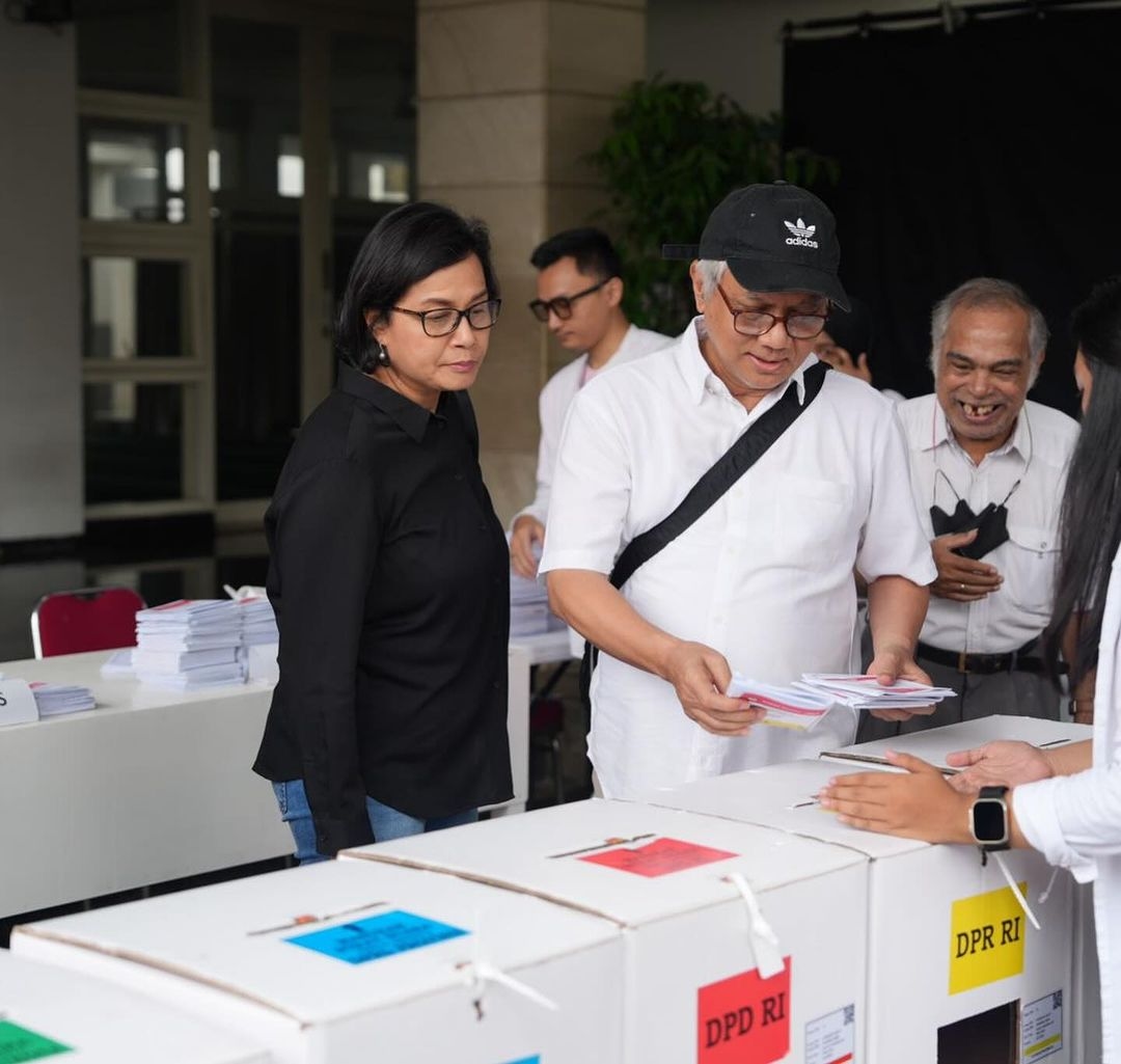 Deretan Menteri Nyoblos Pakai Outfit Hitam, Ada Sri Mulyani hingga Nadiem Makarim