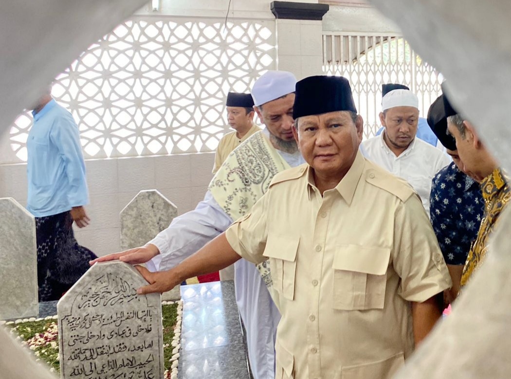 Prabowo Terima Ucapan Selamat dari MBZ Via Telepon, Disapa dengan Panggilan 'My Brother'