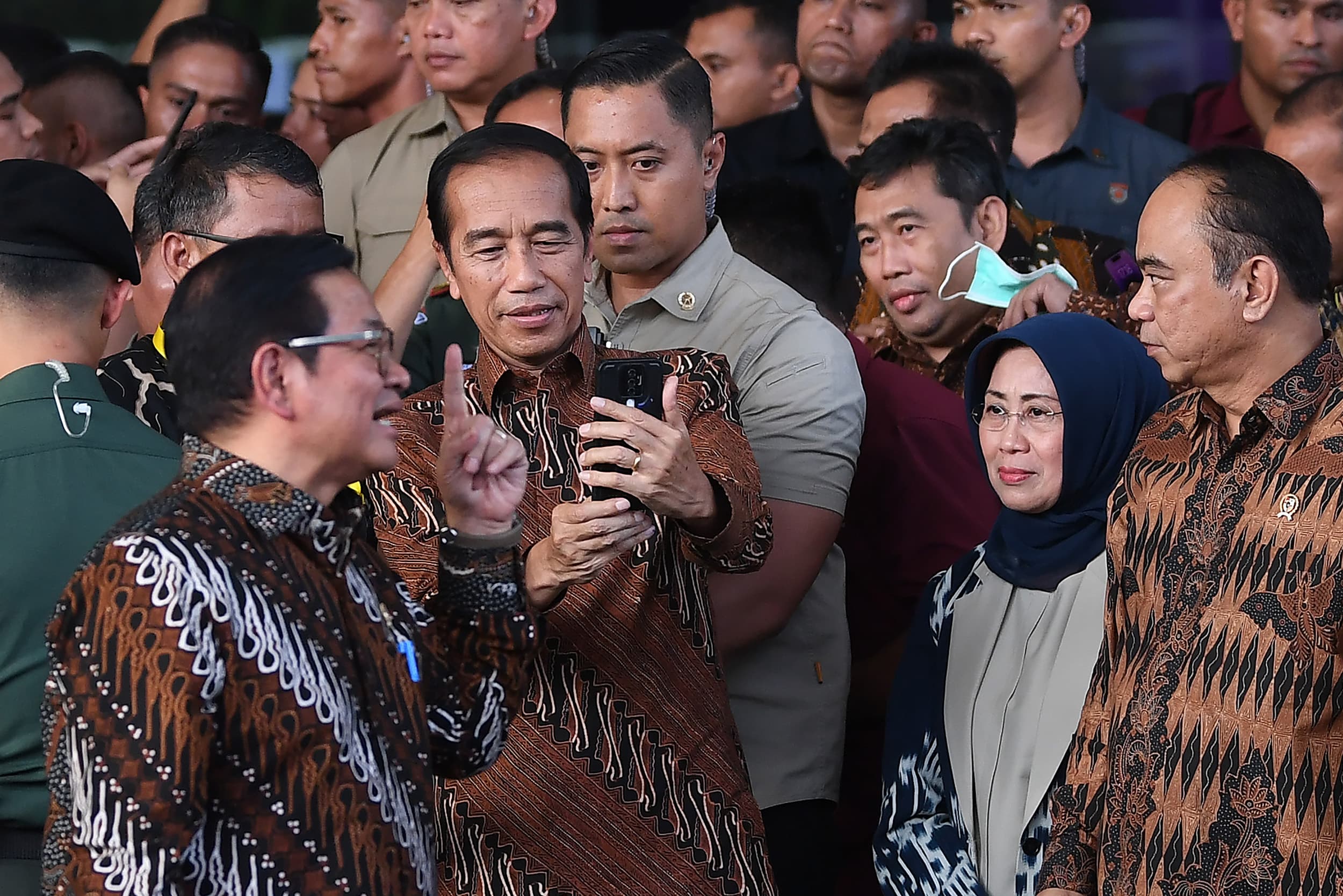 Jokowi Ingatkan Nasabah PNM Mekaar Hati-hati Kelola Pinjaman: Jangan Meleng ke Mana-mana