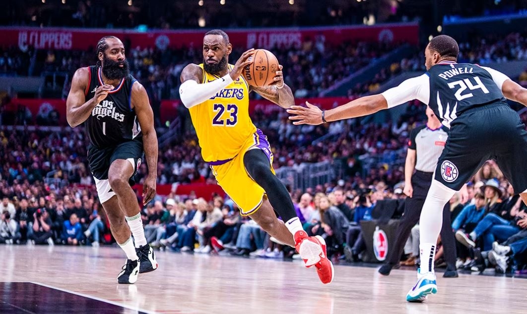 NBA Hari Ini: 3 Pemain Cetak Double-double, Lakers Raih Kemenangan Besar atas Hawks
