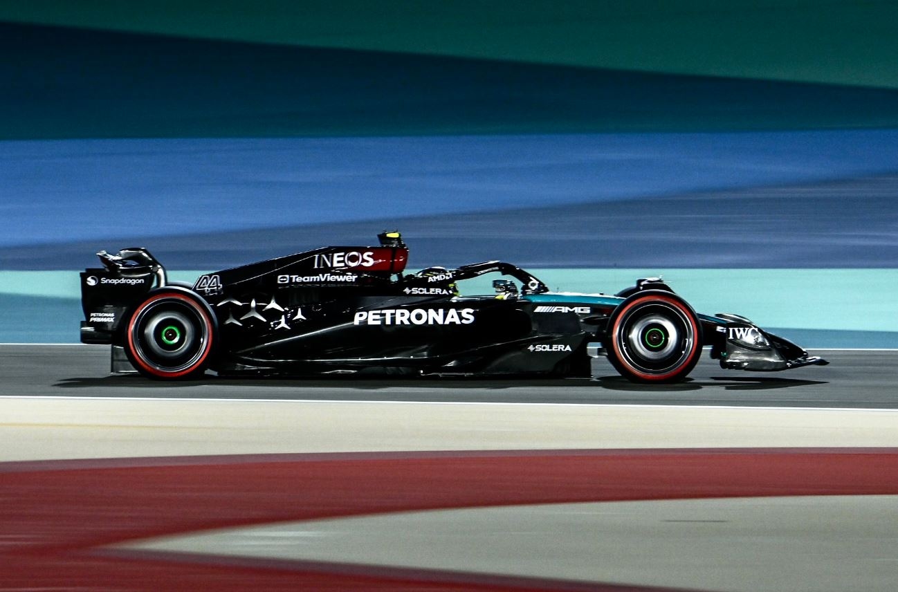 F1 GP Bahrain: Kaget Jadi yang Tercepat di Latihan Bebas, Lewis Hamilton Ogah Senang Dulu