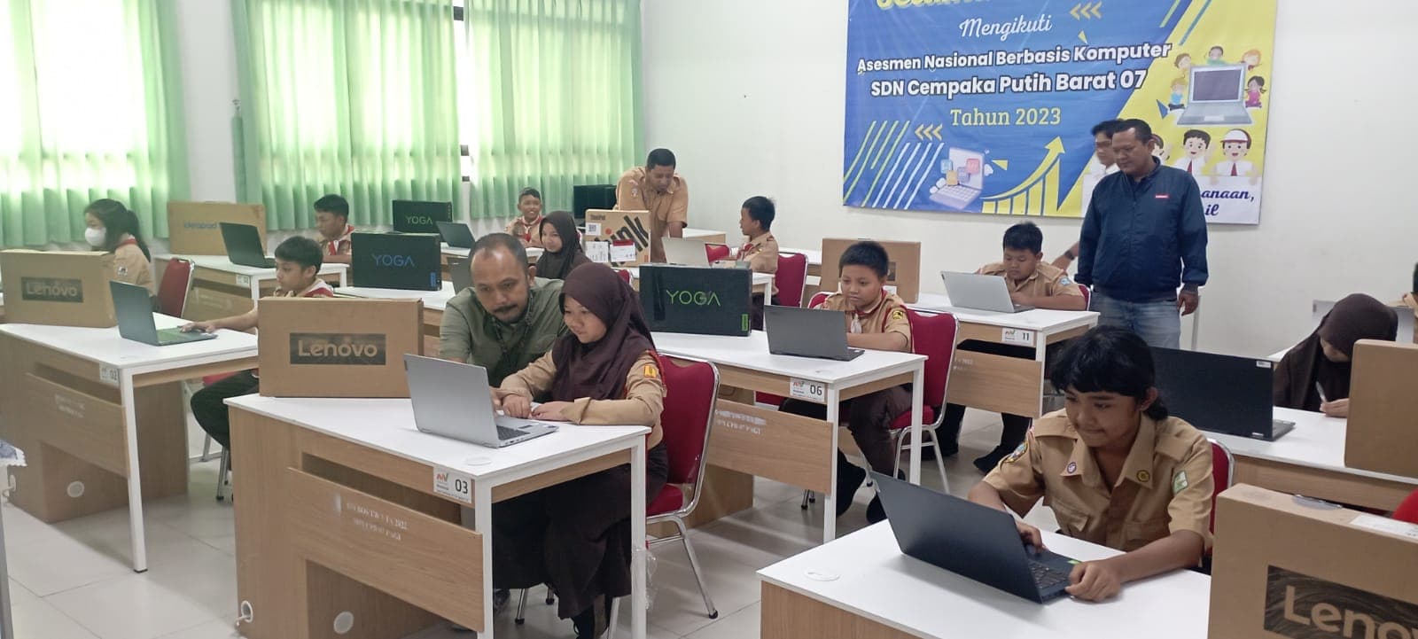Lenovo Indonesia Berikan Donasi PC dan Laptop ke 18 Sekolah Dasar