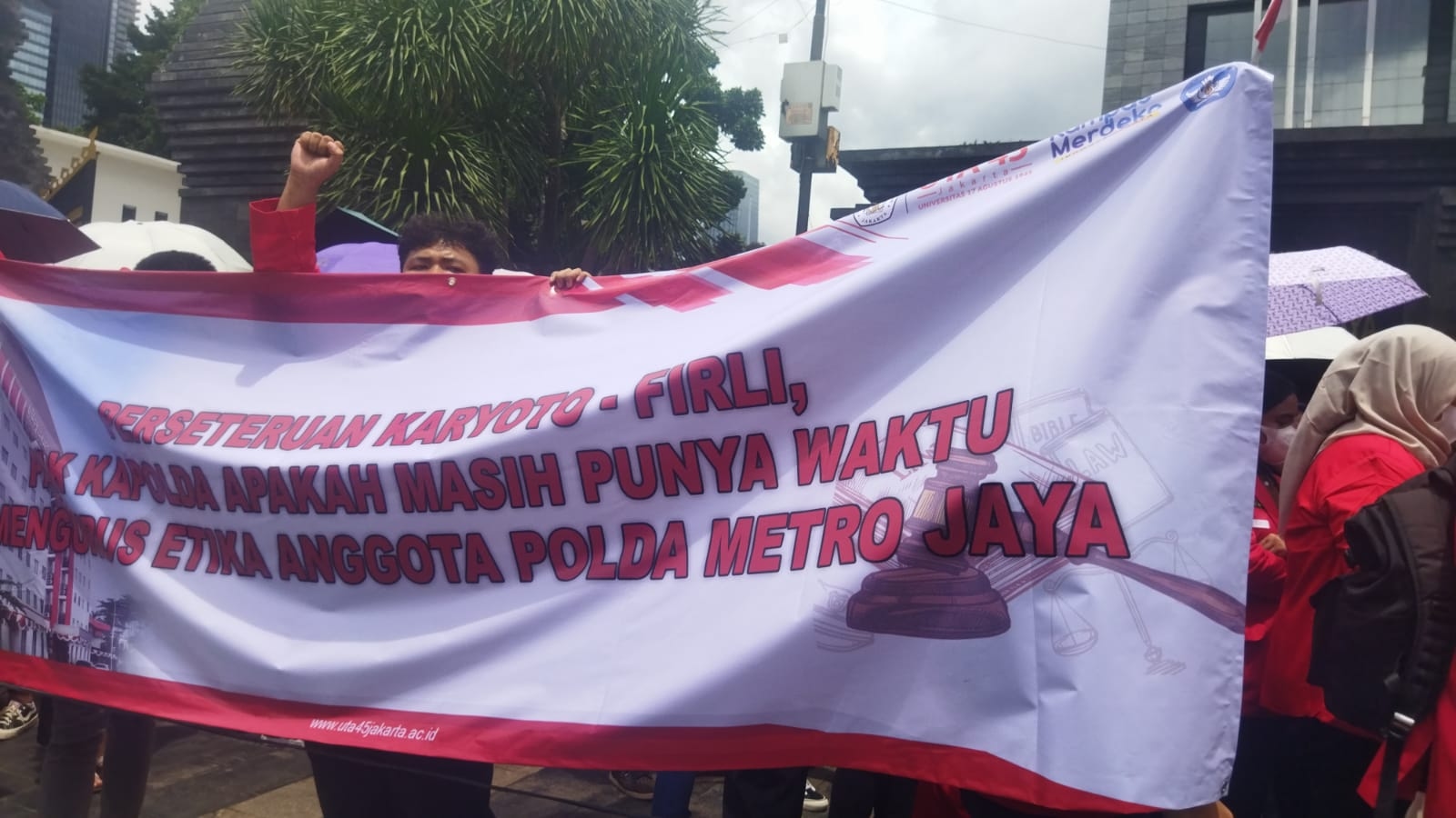 Geruduk Polda Metro, Mahasiswa Minta Dugaan Kriminalisasi Civitas Akademika UTA '45 Dihentikan