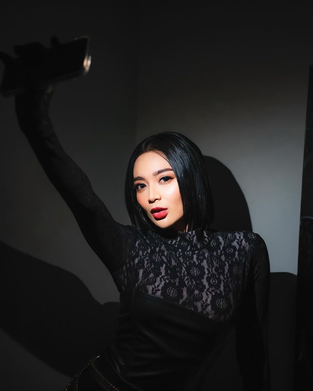 Somasi ke Manajemen Tertunda, Wika Salim Tunggu Ibunda Membaik