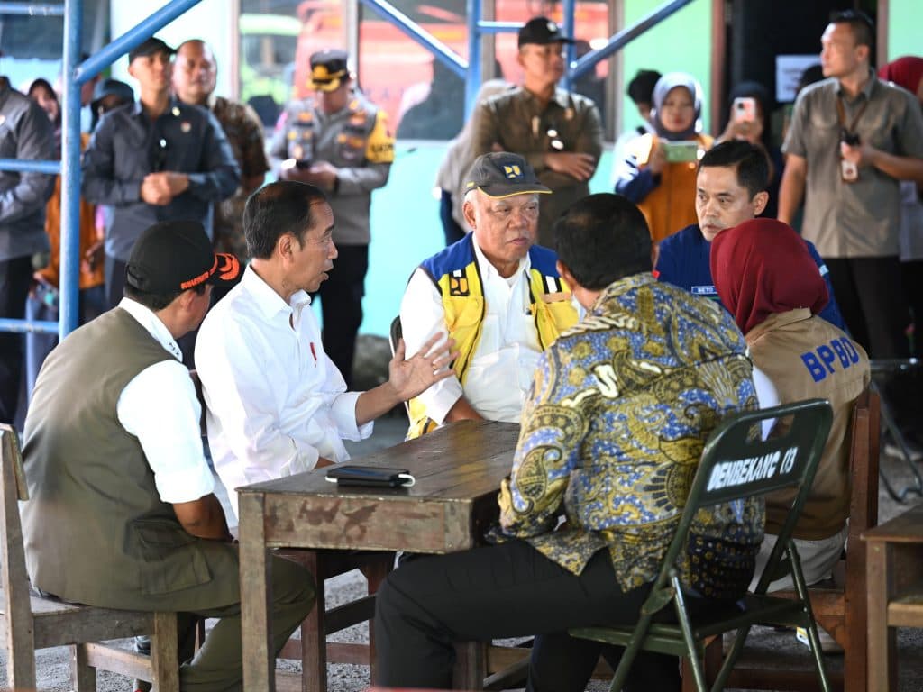 Jokowi Soroti Pembalakan Liar dan Alih Fungsi Lahan dari Banjir di Demak