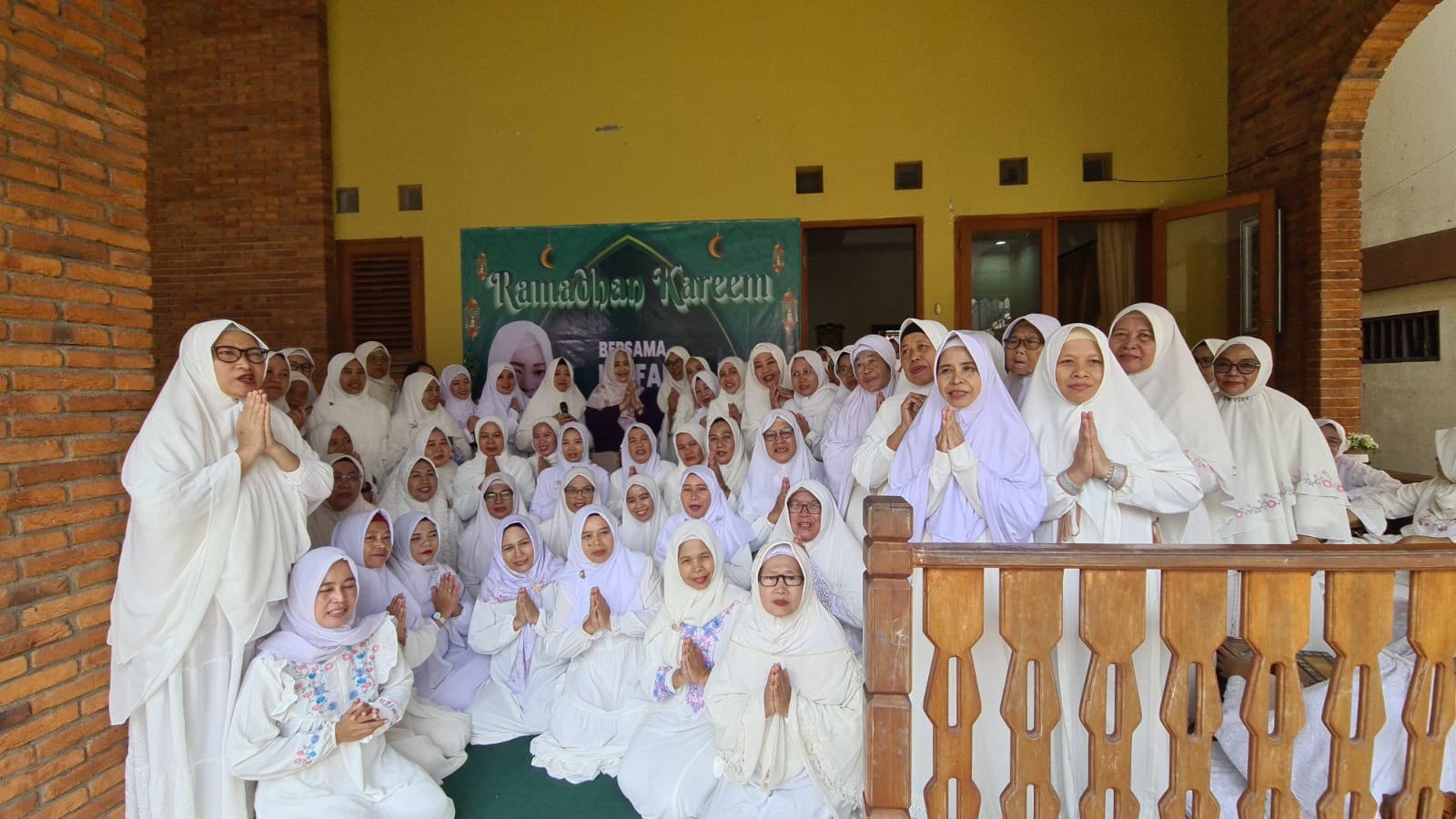 Fahira Idris Hadiri Acara Khataman Al Quran Bersama Yayasan Al Riyadh Pimpinan Ustadzah Hj. Ernawati Pada Program 1 Hari 2 Juz