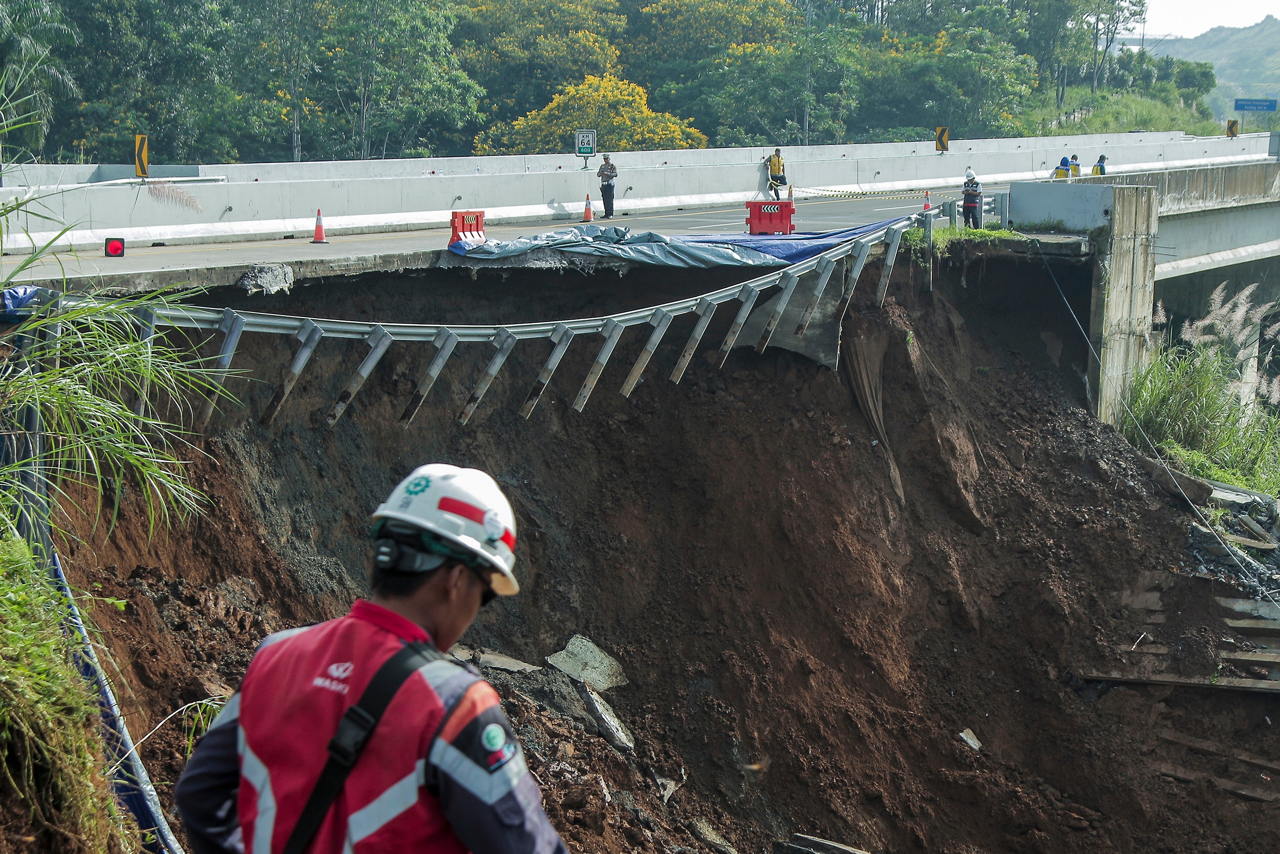 Kerusakan Cukup Berat, Perbaikan Tol Bocimi Perlu Waktu hingga 3 Bulan