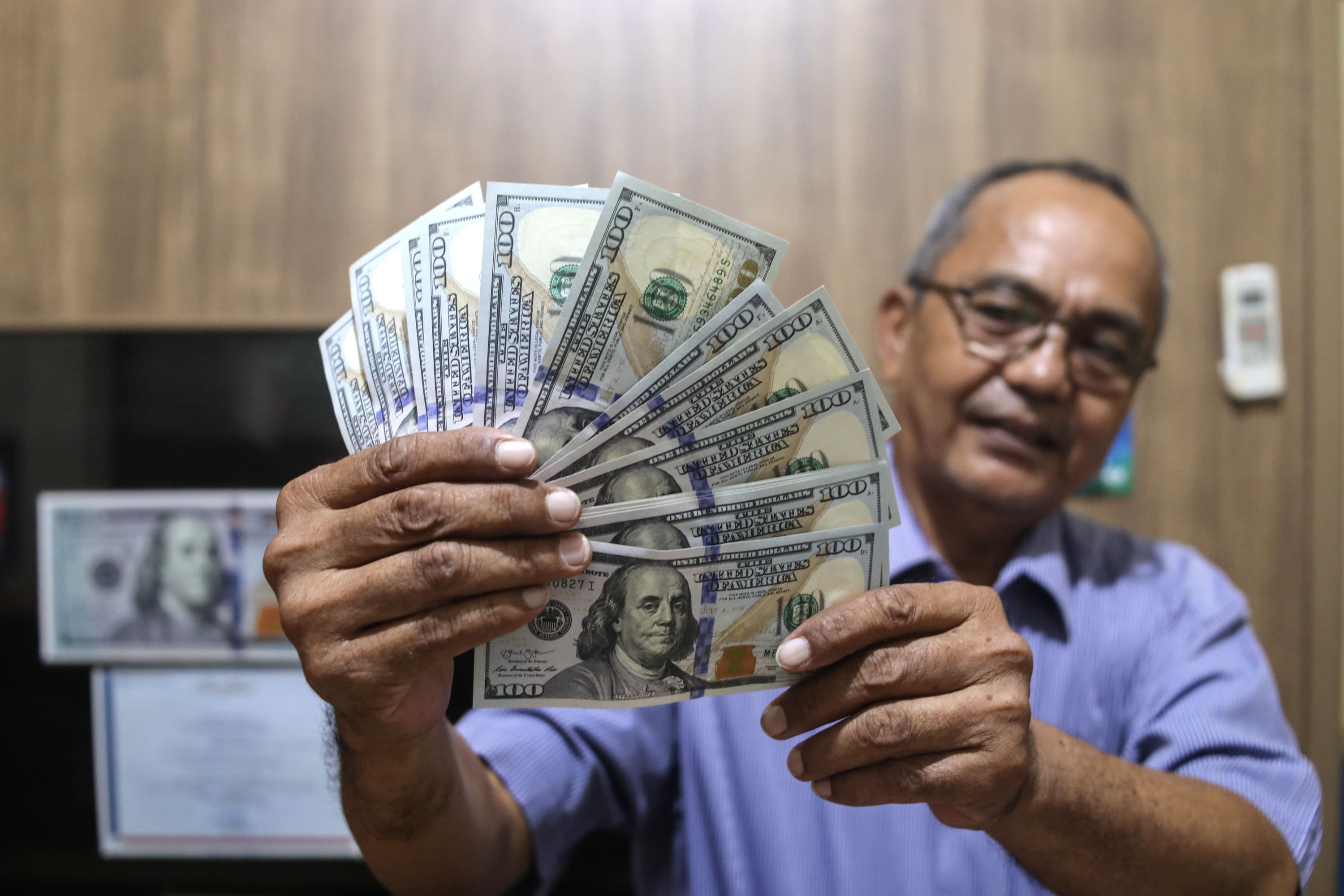 Bagaimana Kondisi Ekonomi Domestik dan Faktor Eksternal Seperti Perkembangan Ekonomi Global, Fluktuasi Harga Komoditas dan Kebijakan Moneter Negara...
