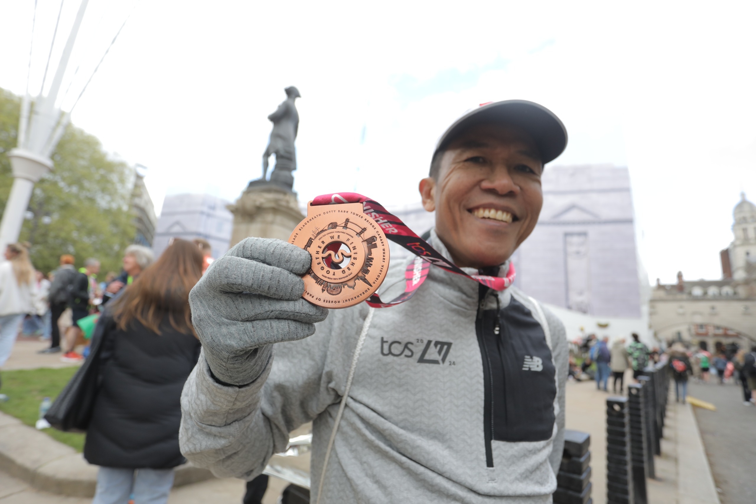 Hadapi Cuaca Dingin, Anggota DPR Mukhamad Misbakhun Berhasil Selesaikan Maraton London