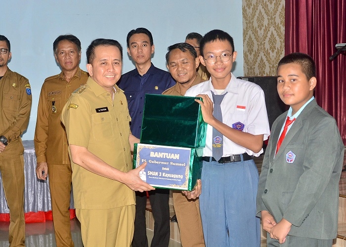 Agus Fatoni Segera Renovasi Bangunan Asrama SMAN 3 Kayuagung yang Terbakar