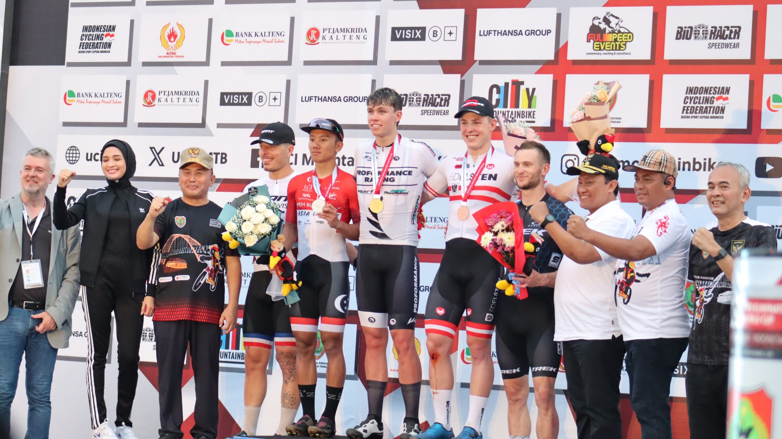 Pembalap Asal Selandia Baru Juarai UCI MTB Eliminator World Cup 2024 di Palangka Raya