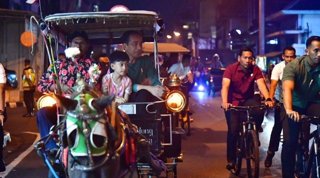 Momen Jokowi Ajak Jan Ethes Keliling Malioboro Naik Andong