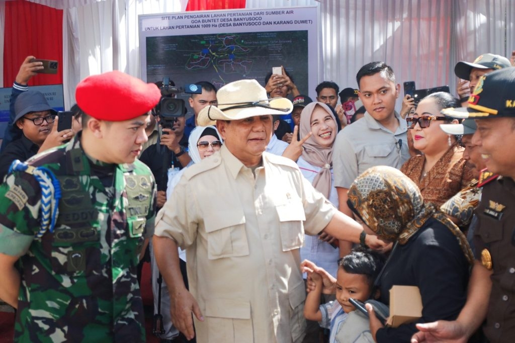 Tangani Kekeringan di Gunungkidul, Prabowo Tinjau Pemasangan Bantuan Pipa Air Bersih