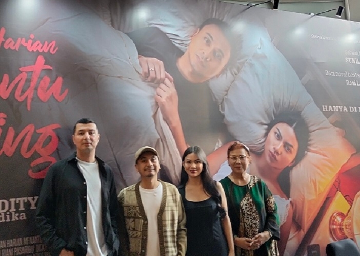 Raditya Dika Banyak Diam, Ariel Tatum Bingung Bangun Chemistry