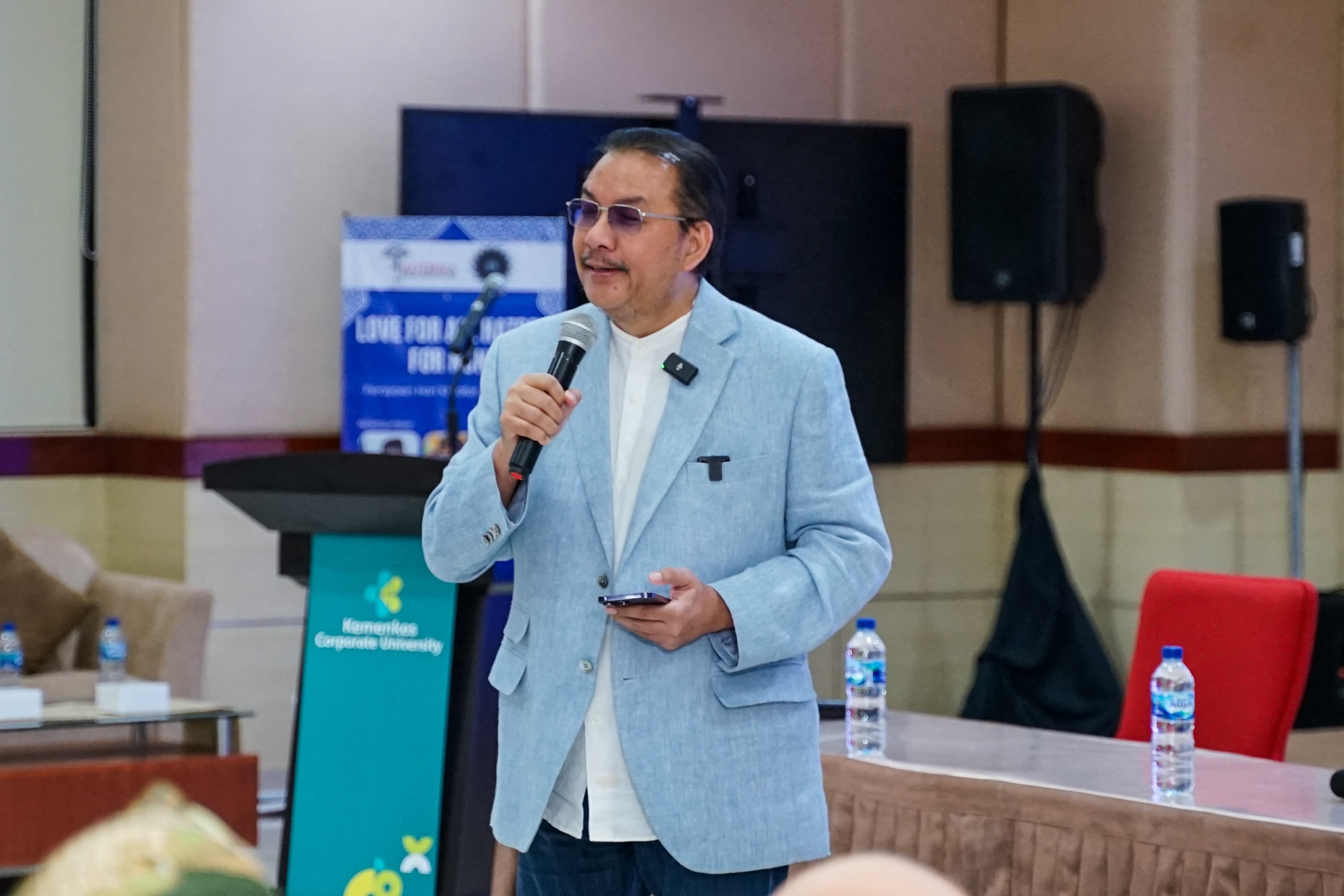 Denny JA Terbitkan Buku Puisi Esai ke-6 Soal Sisi Gelap Sejarah Kemerdekaan