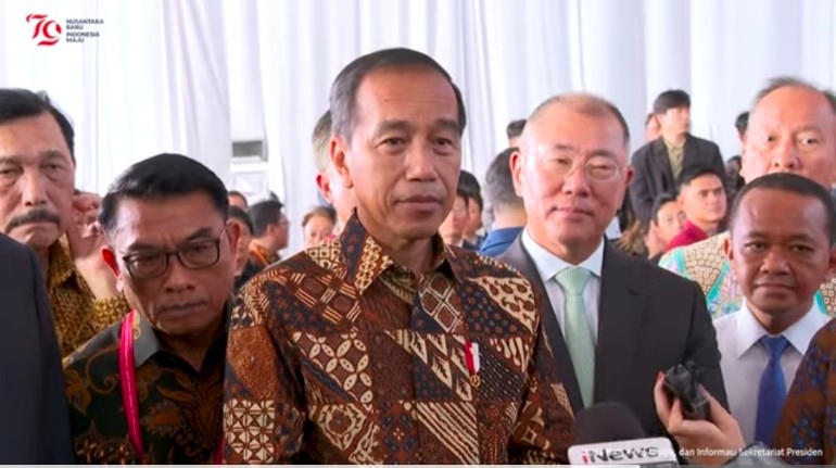 Jokowi Soal Keppres Pemberhentian Ketua KPU Hasyim Asy'ari: Belum Sampai Meja Saya