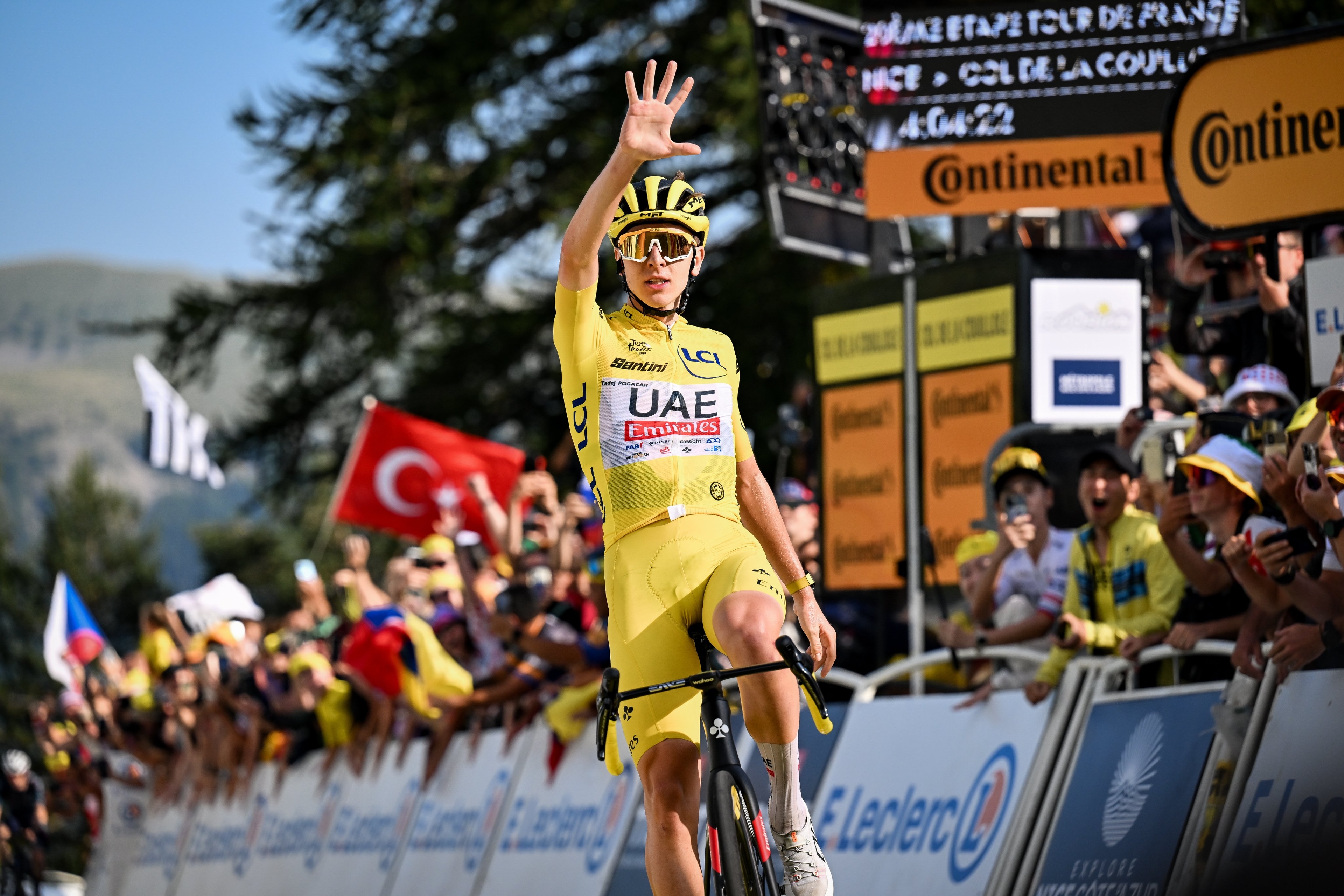 Tour De France: Raih Kemenangan Kelima di Etape ke-20, Tadej Pogacar Selangkah Lagi Juara