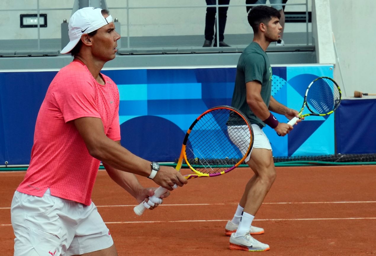 Olimpiade Paris: Dengan Paha Terbalut, Rafael Nadal Mulai Latihan Ganda Bersama Carlos Alcaraz