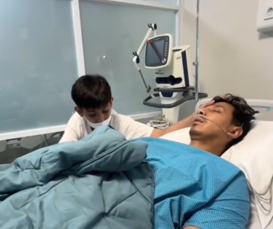 Ibunda Sonny Septian Lepas Rindu Jenguk Putranya di Rumah Sakit