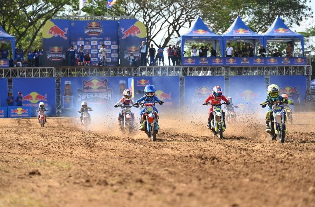 Seri Kedua Kratingdaeng Supercrosser 2024 Dirtwar Energy Digelar di Sirkuit Praga Tulungagung