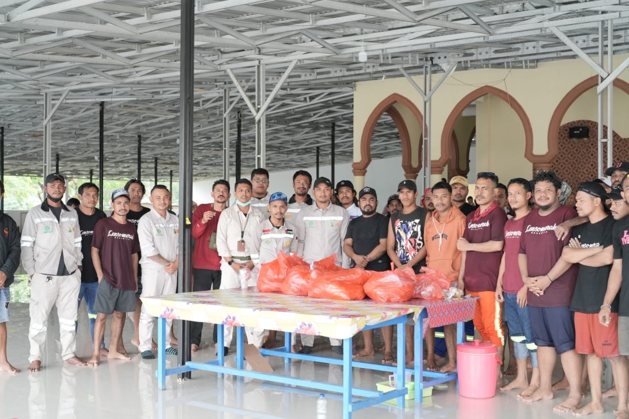 Sinergi PT IWIP dengan Pemerintah Desa Tangani Banjir di Weda Tengah