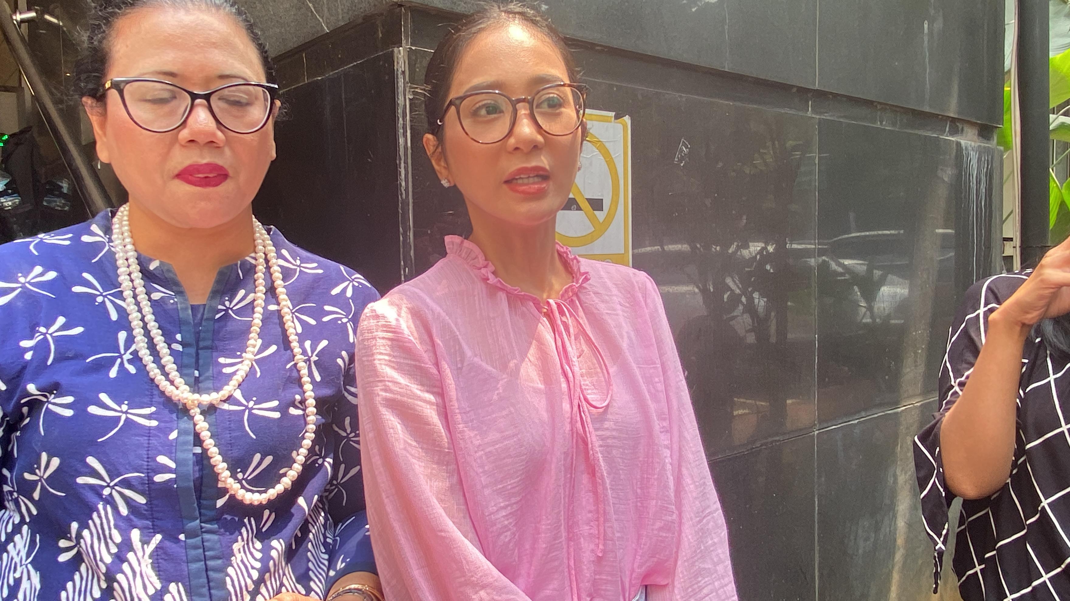 Pantang Menyerah, Bunga Zainal Kejar Pelaku untuk Kembalikan Uangnya