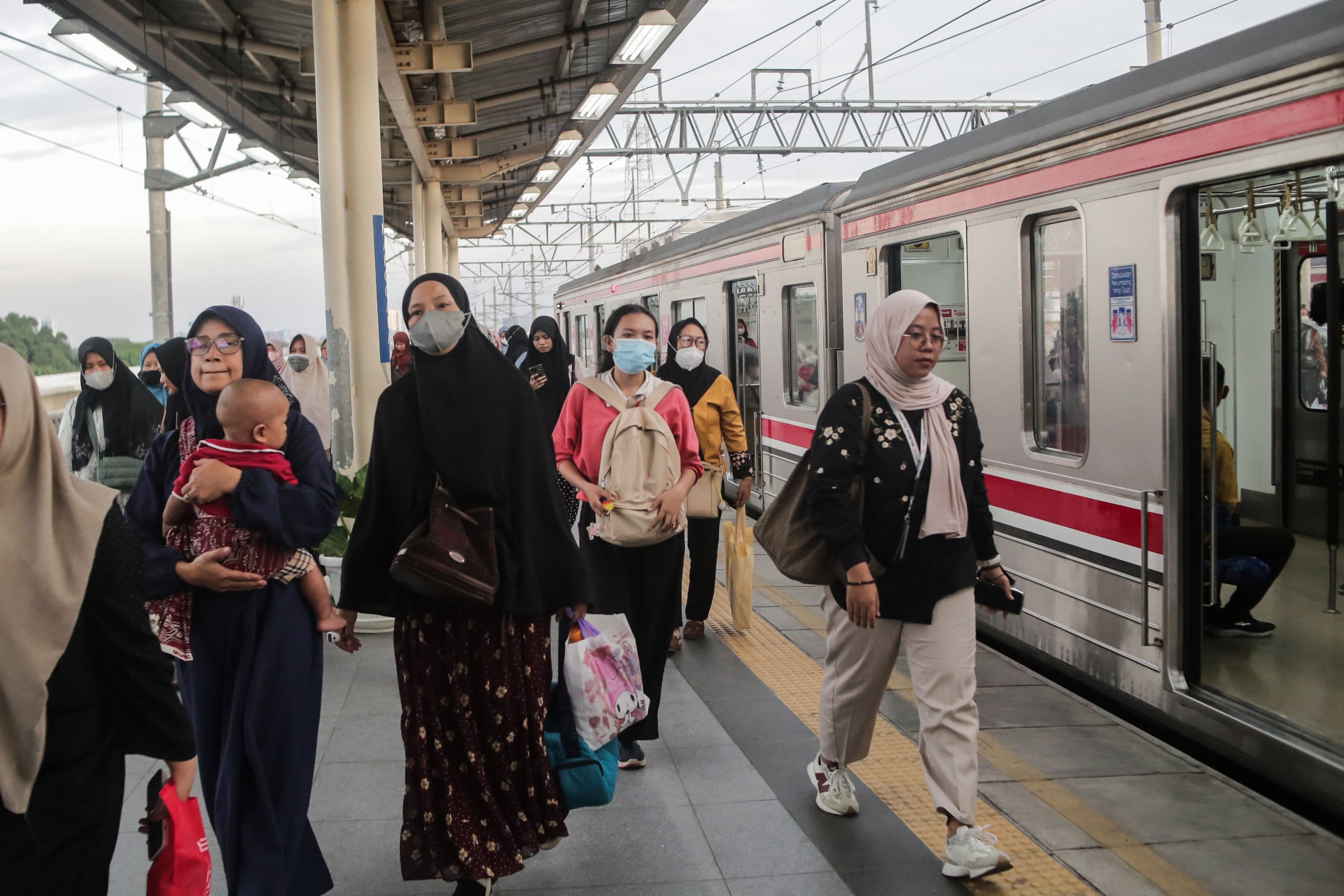 Jangan Terjebak Zona Nyaman! Strategi Indonesia Lepas dari Middle Income Trap