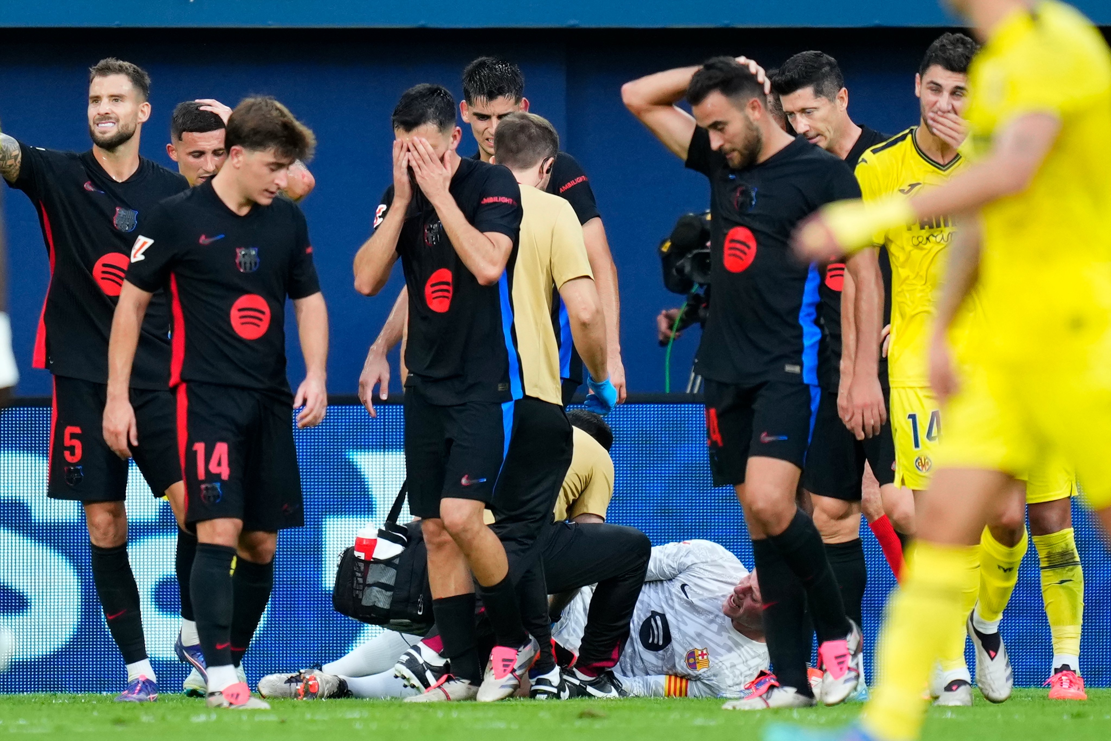 Meski Barcelona Menang Besar, Hansi Flick tak Suka Ditanya Soal Pengganti Marc-Andre Ter Stegen